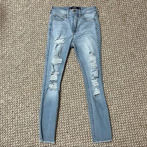 NWOT Hollister Ripped High Rise Crop Super Skinny